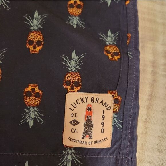 Lucky brand boy's skull print swim trunk - Picture 3 of 8